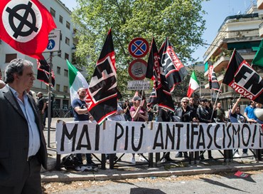 Allarmi siam sfascisti, l’antifascismo parolaio