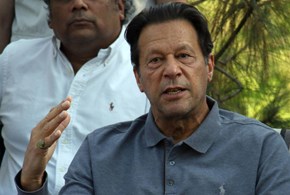 Cambio di passo a Islamabad, il populismo soccombe alla vecchia guardia
