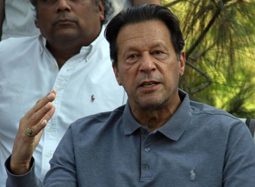 Cambio di passo a Islamabad, il populismo soccombe alla vecchia guardia