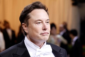 Elon Musk, detto-fatto: arriva un’accusa di molestia