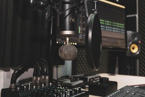 Spotify investe in podcast e audiolibri