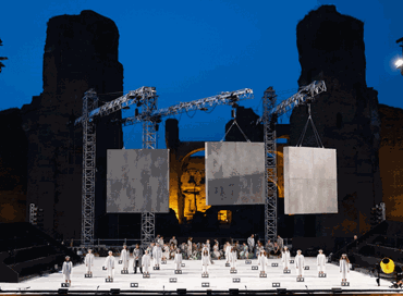 Caracalla, “Mass” di Bernstein: la speranza oltre il muro