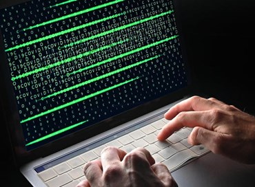 Pechino gli Usa: “Decine di migliaia di cyberattacchi”