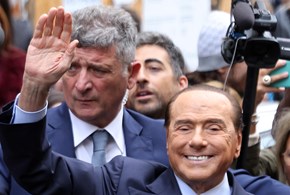 Tradire Berlusconi non paga