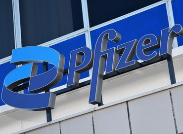 Pfizer ammette che il vaccino non evita il contagio