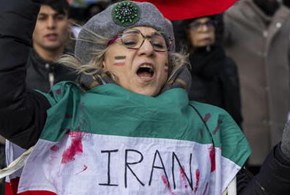 Iran, strade bloccate: divampano le proteste