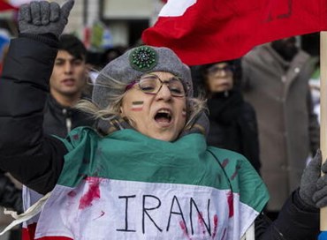Iran, strade bloccate: divampano le proteste