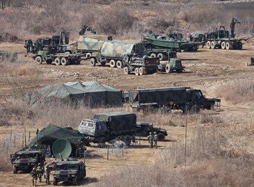 Washington e Seul inaugurano esercitazioni militari, missili di protesta da Pyongyang