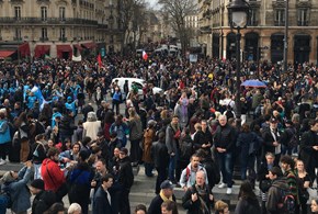 Francia, troppe proteste: salta la visita di Carlo III