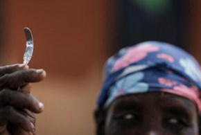 Gambia: la ri-legalizzazione della mutilazione genitale femminile