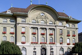 La Banca nazionale svizzera va controcorrente