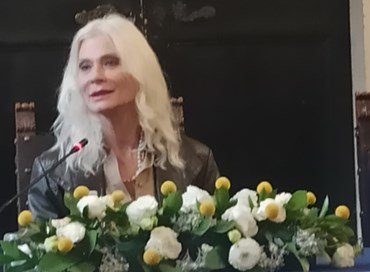 Angeli e leonesse, le donne di Isabel Russinova