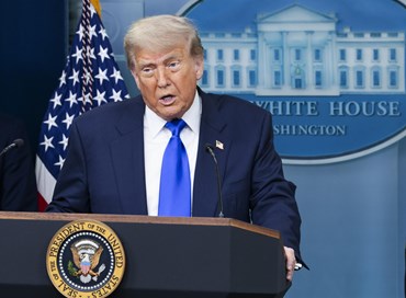 Trump taglia le armi all’Ucraina, il Cremlino gongola
