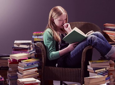 La lettura tra i banchi di scuola: i genitori leggono più dei figli