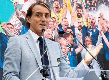 E se Mancini le avesse prese nel tempio del calcio e della Brexit?