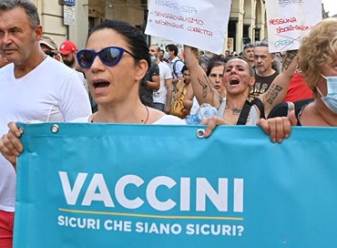 Vaccini e Green pass: l’obbligo solo con legge