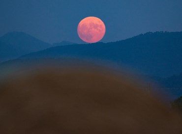 Domani l’eclissi lunare più lunga degli ultimi 580 anni