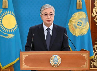 Kazakhstan, Tokayev attacca Nazarbayev: “Ha creato classe di ricchi”
