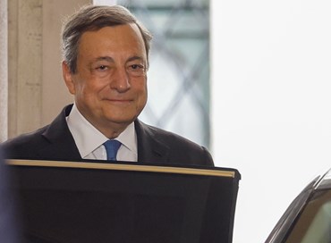 Draghi e Colao solo il dito, ora osservate la luna di Davos