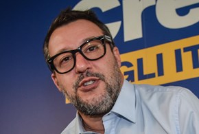 Lega: Salvini resta nonostante i mal di pancia