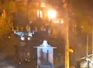 Iran, i tg italiani tacciono mentre va a fuoco la casa di Khomeyni