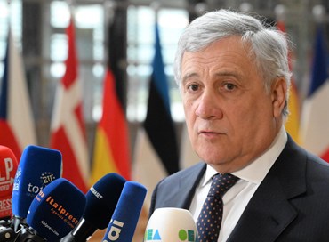 Ucraina, Tajani: “Sì alle armi, difficile mandare i caccia”