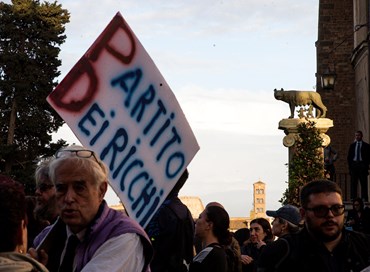 “No al delirio eco-chic” a Roma: il popolo anti Ztl scende in piazza