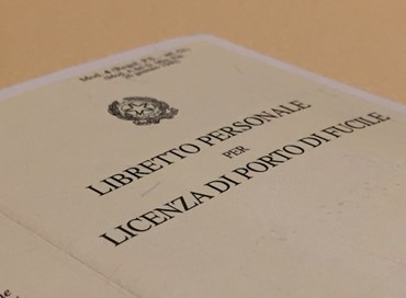 Navigando il labirinto normativo: come ottenere il porto d’armi in Italia