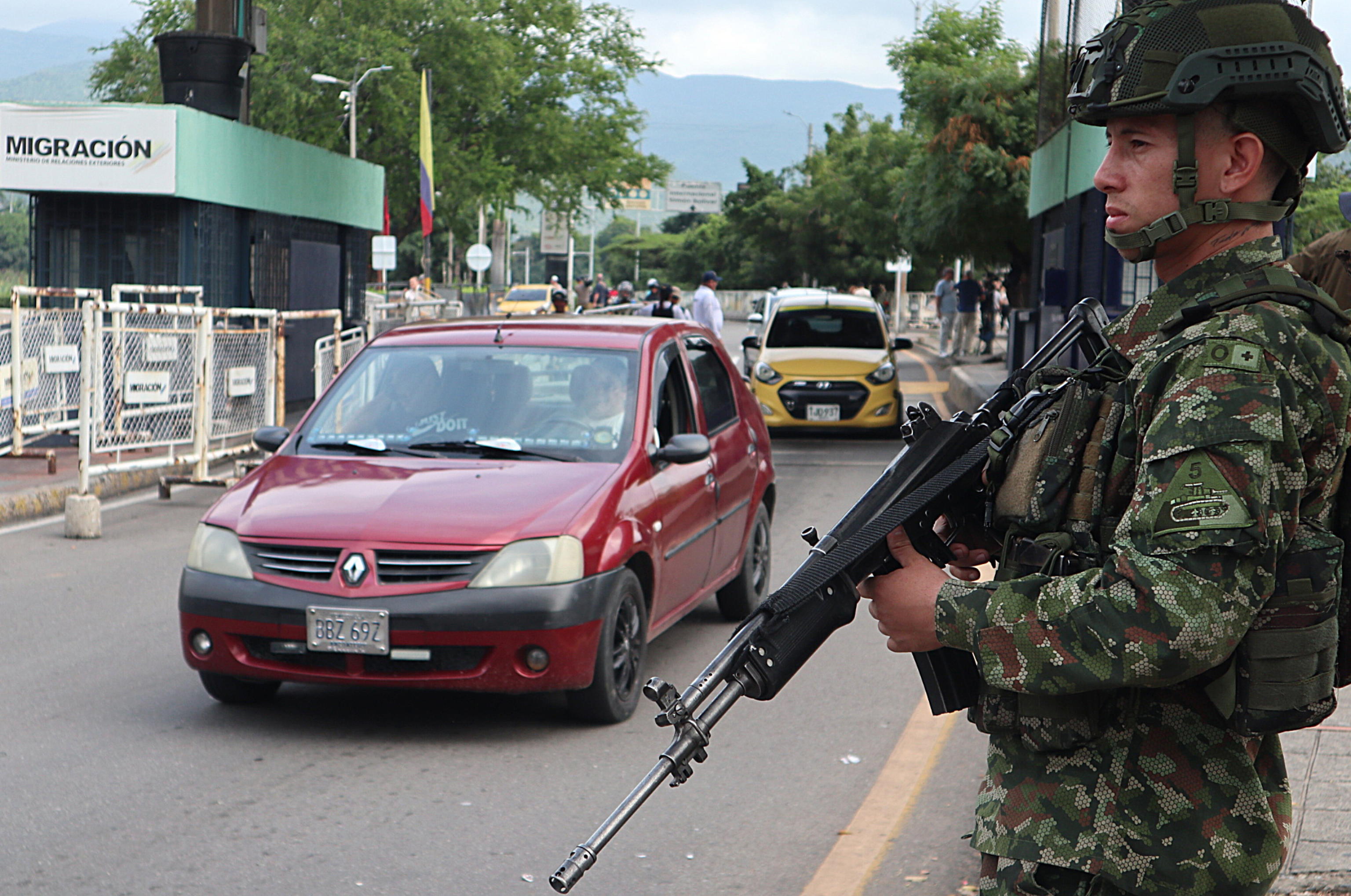 Demandes américaines, pendant que les chars rentrent à Caracas