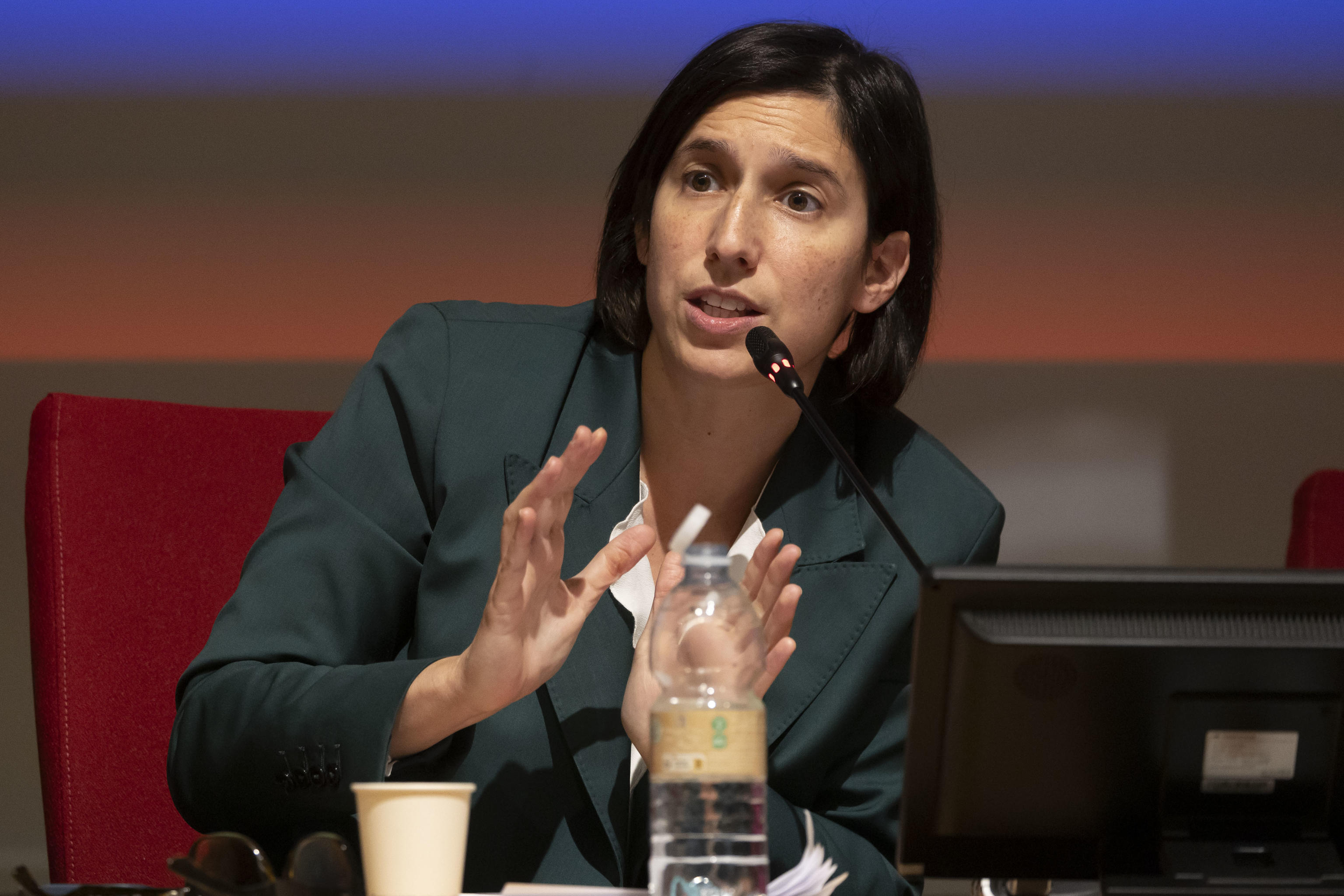 Pd, Schlein dà il via a un nuovo conflitto interno con i moderati - L ...